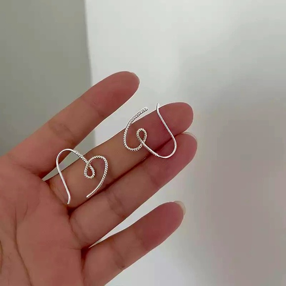 ✨NEW✨ Heart shape 925 sterling silver earrings - Picture 2 of 4